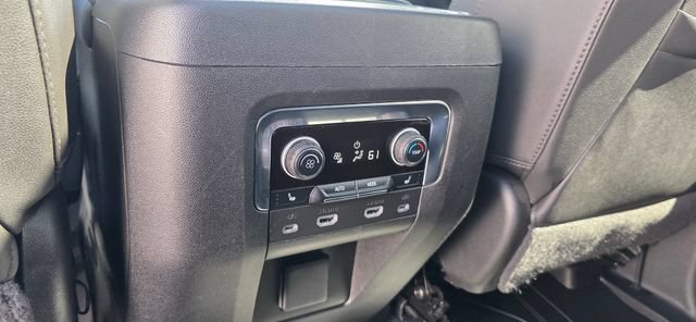 Used 2022 Chevrolet Suburban Z71 w/ Luxury Package AWD/4WD image 14