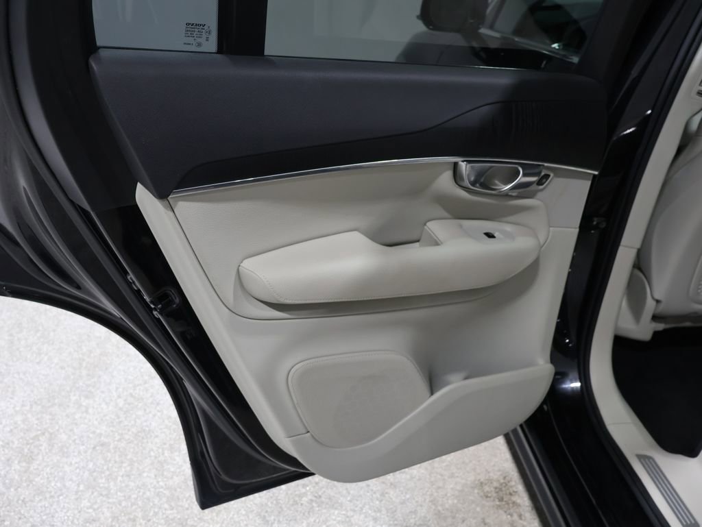 Used 2020 Volvo XC90 T6 Momentum image 17