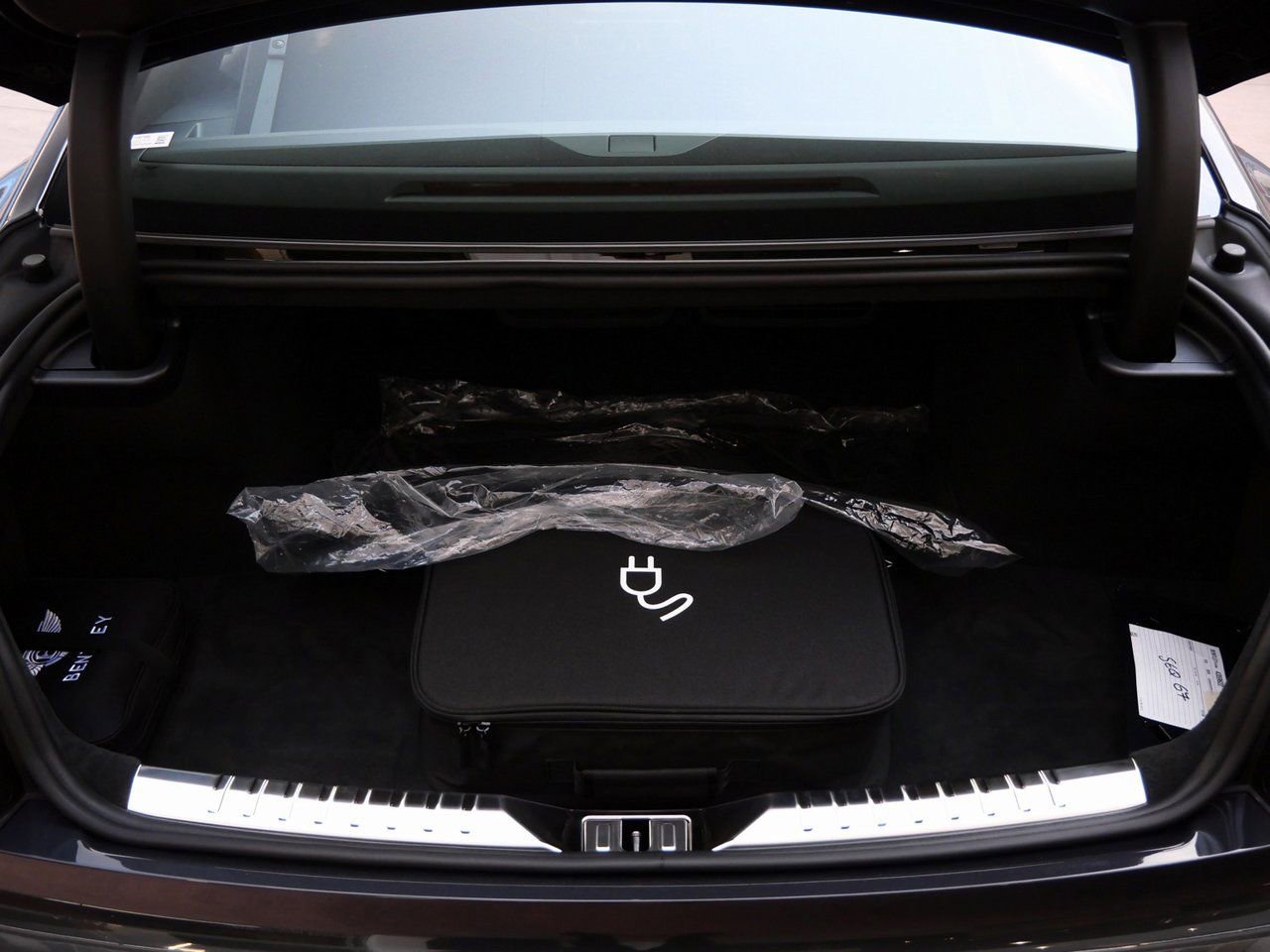 New 2025 Bentley Flying Spur Plug-In Hybrid image 19