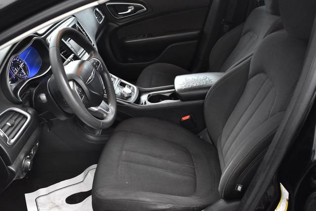 Used 2015 Chrysler 200 Limited FWD image 9
