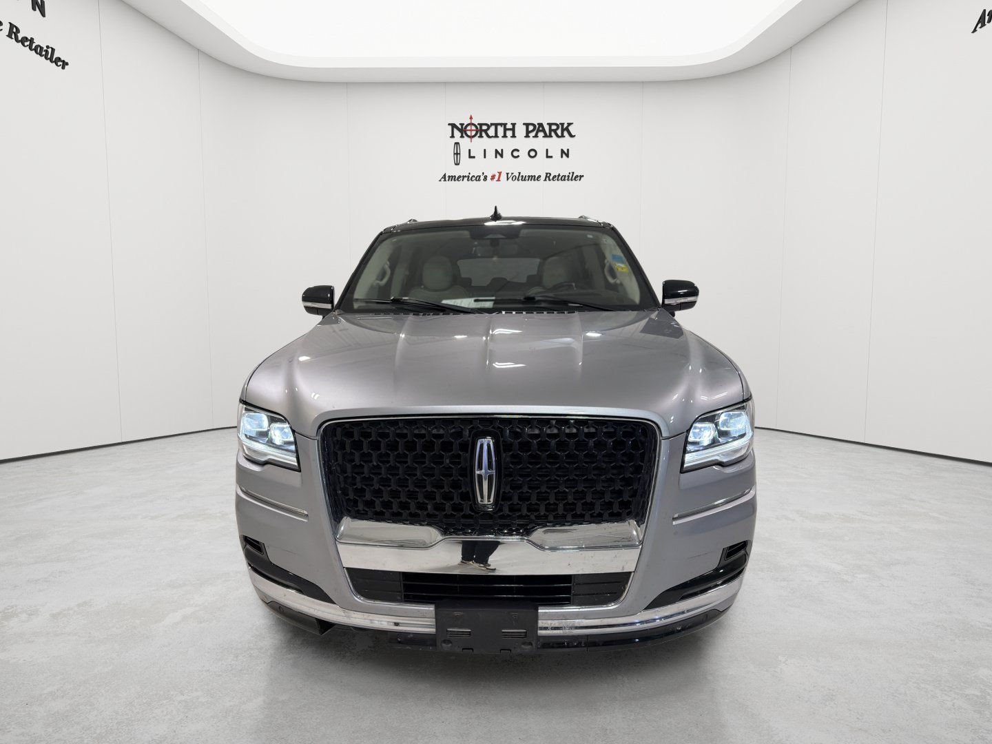Used 2023 Lincoln Navigator L Black Label AWD/4WD image 8