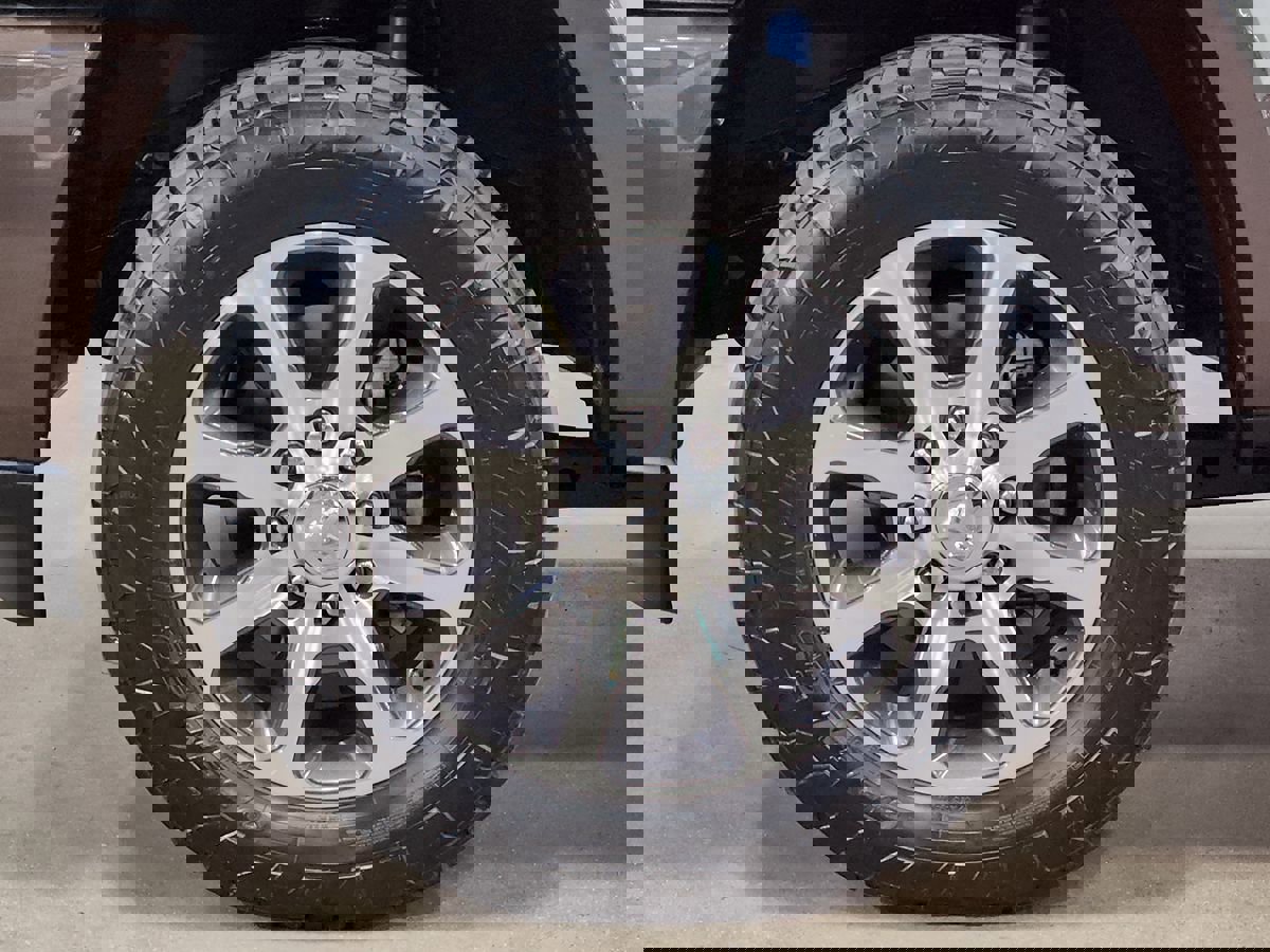 Used 2024 RAM 2500 Limited w/ Safety Group image 31