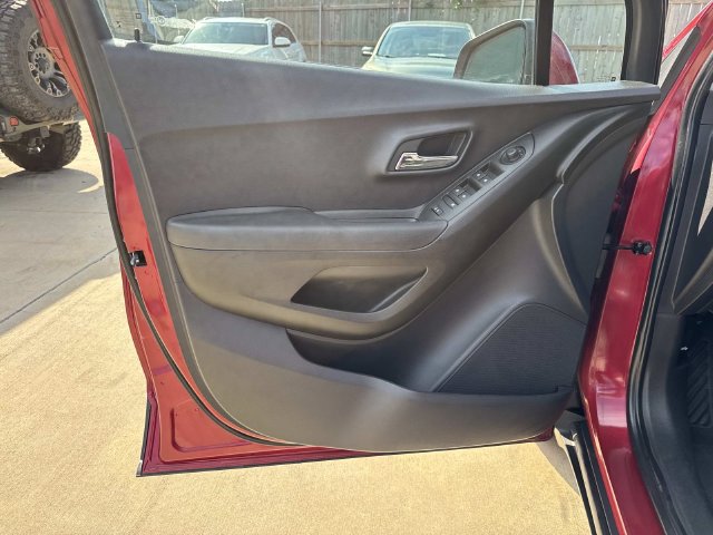 Used 2019 Chevrolet Trax LT w/ LT Convenience Package FWD image 18