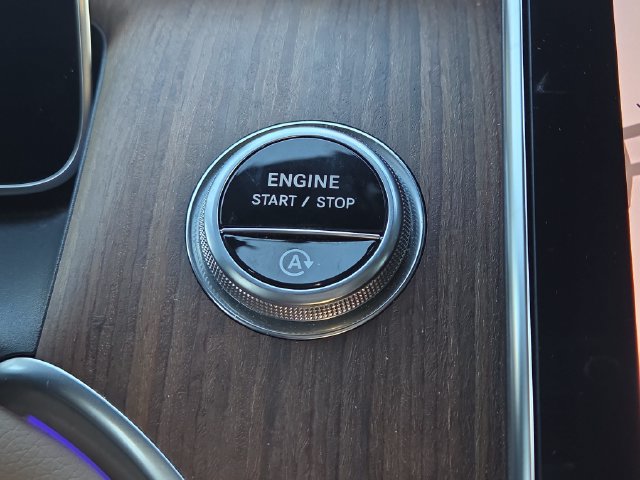 Used 2023 Mercedes-Benz GLC 300 4MATIC w/ Exclusive Trim Package image 9