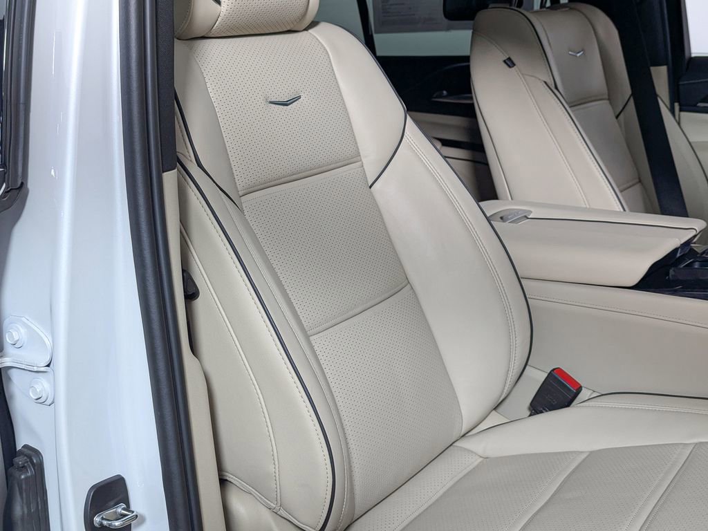 Used 2024 Cadillac Escalade Premium Luxury image 26