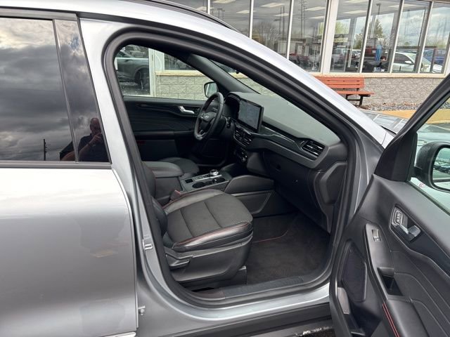 Used 2023 Ford Escape ST-Line w/ Tech Pack #1 AWD/4WD image 6