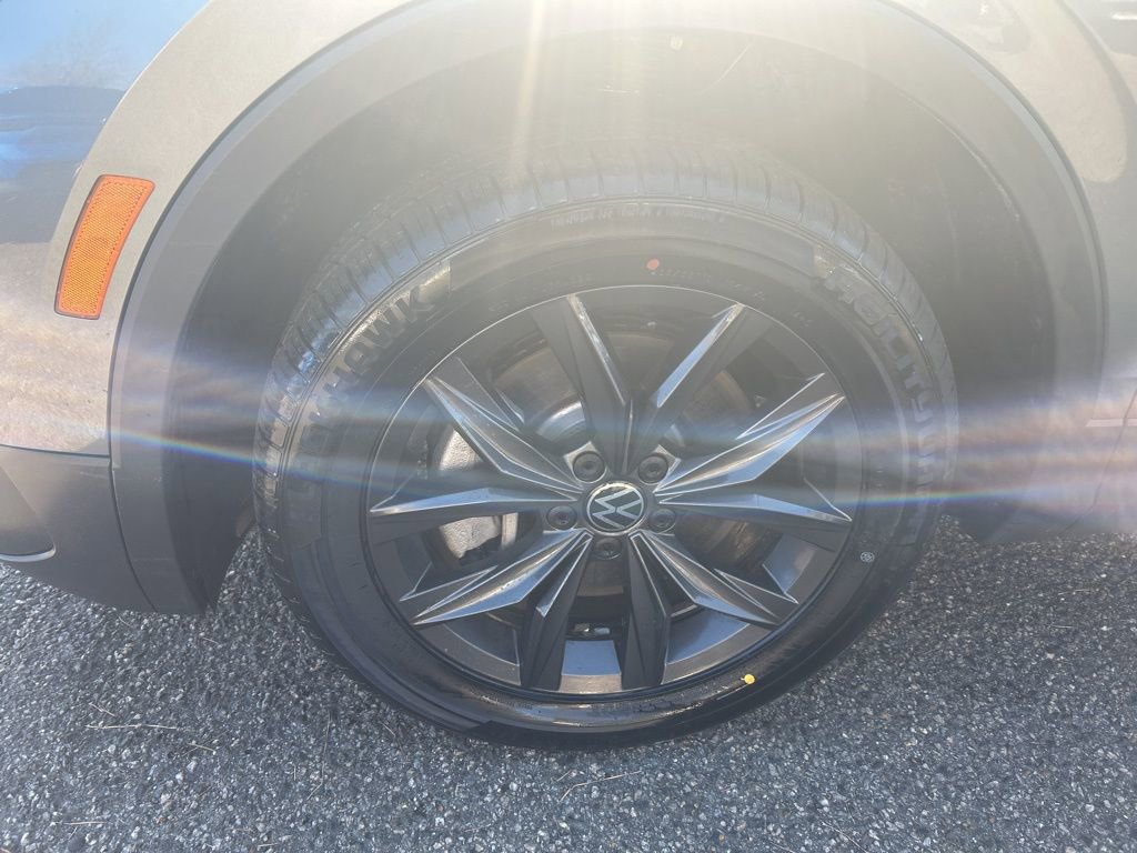 Used 2024 Volkswagen Tiguan SE image 9