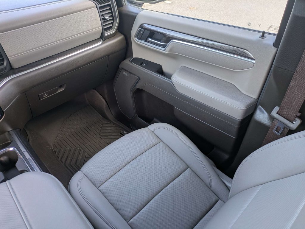Used 2025 Chevrolet Silverado 1500 LTZ AWD/4WD image 17