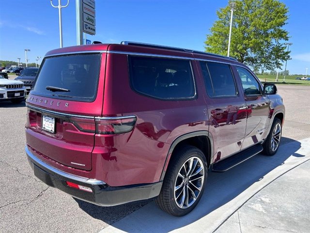 Used 2024 Jeep Wagoneer Series II w/ Convenience Group I image 5