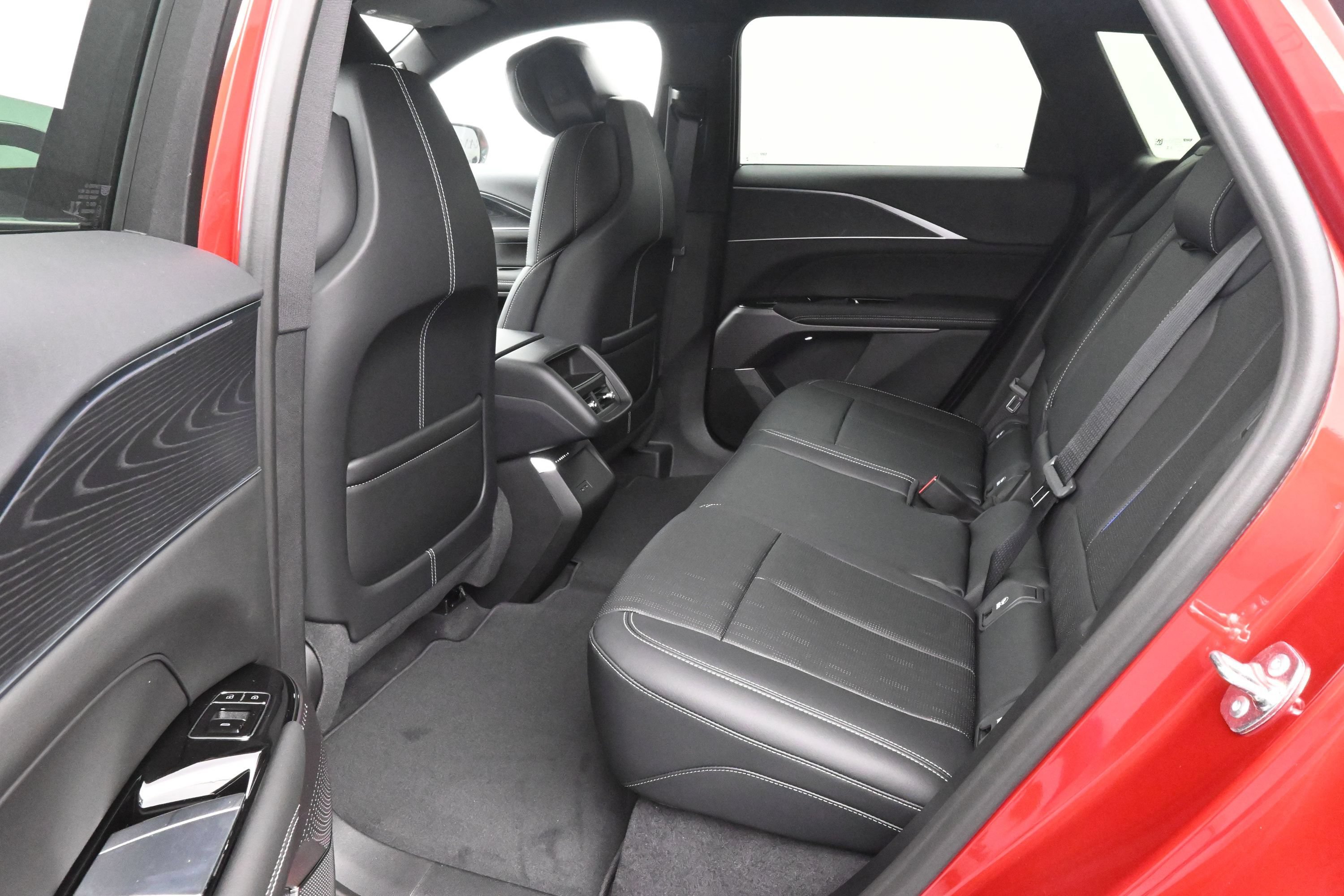 New 2026 Cadillac Lyriq Luxury w/ LPO, Floor Liner Package AWD/4WD image 10