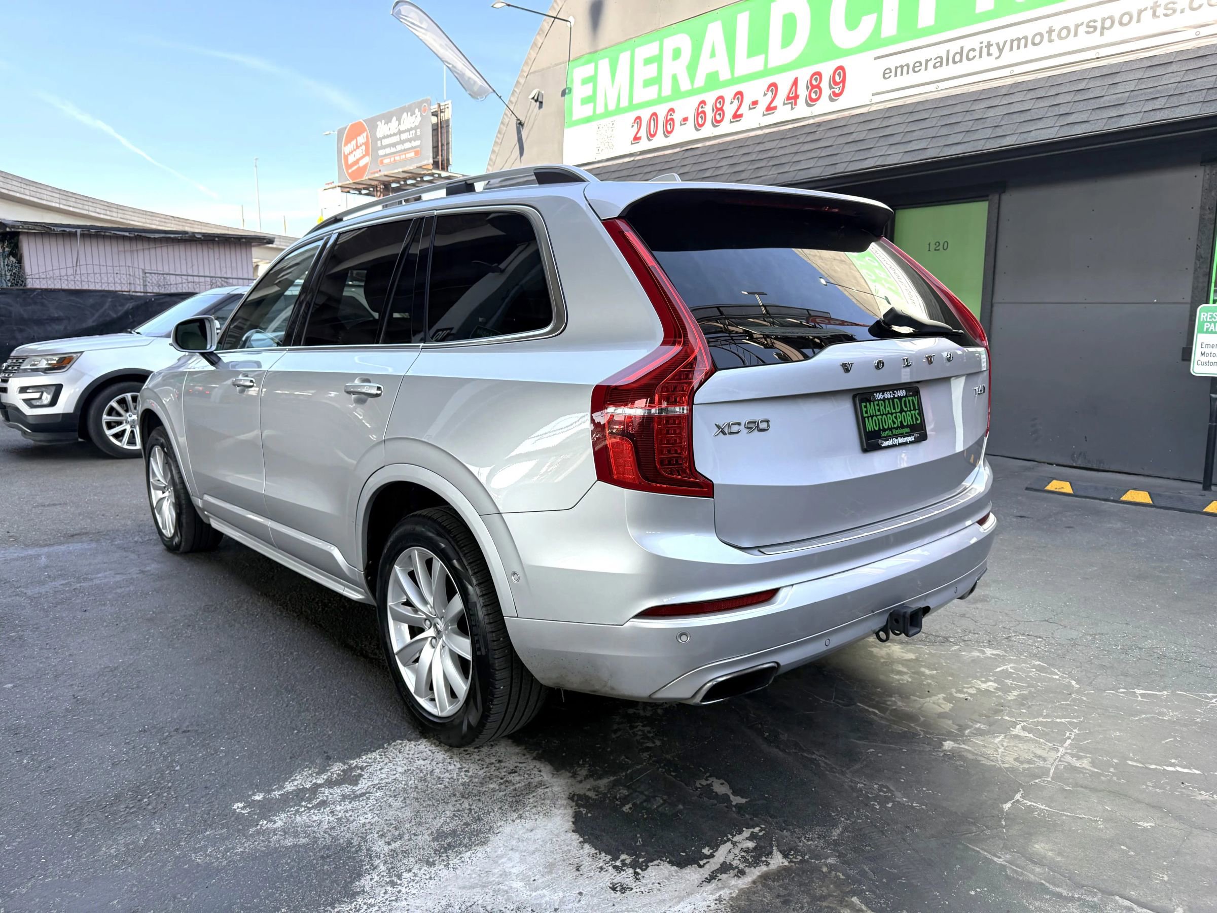 Used 2018 Volvo XC90 T6 Momentum w/ Convenience Package image 7