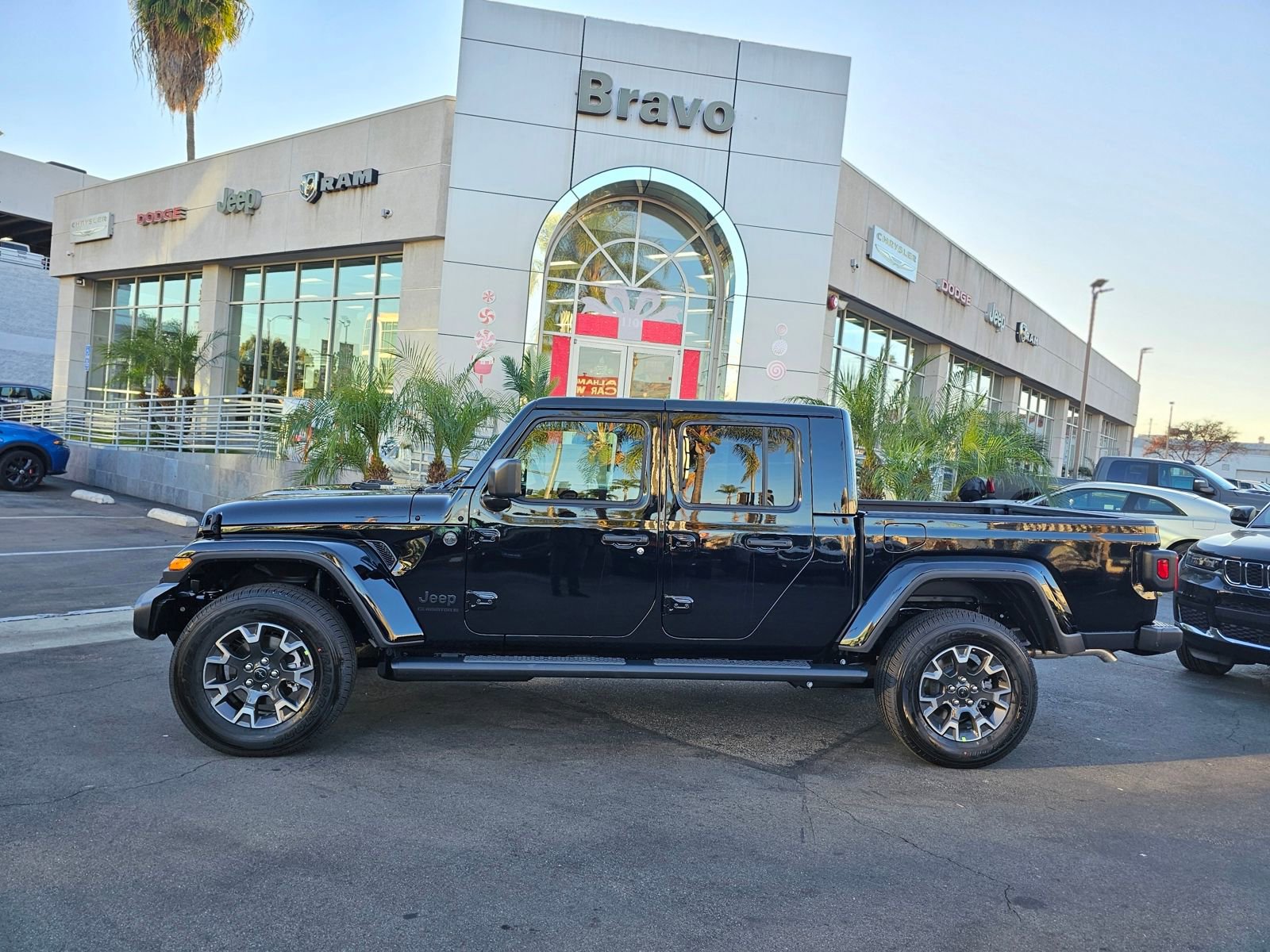 New 2026 Jeep Gladiator Sahara AWD/4WD image 4