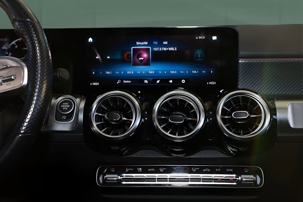 Used 2023 Mercedes-Benz GLB 250 4MATIC image 29