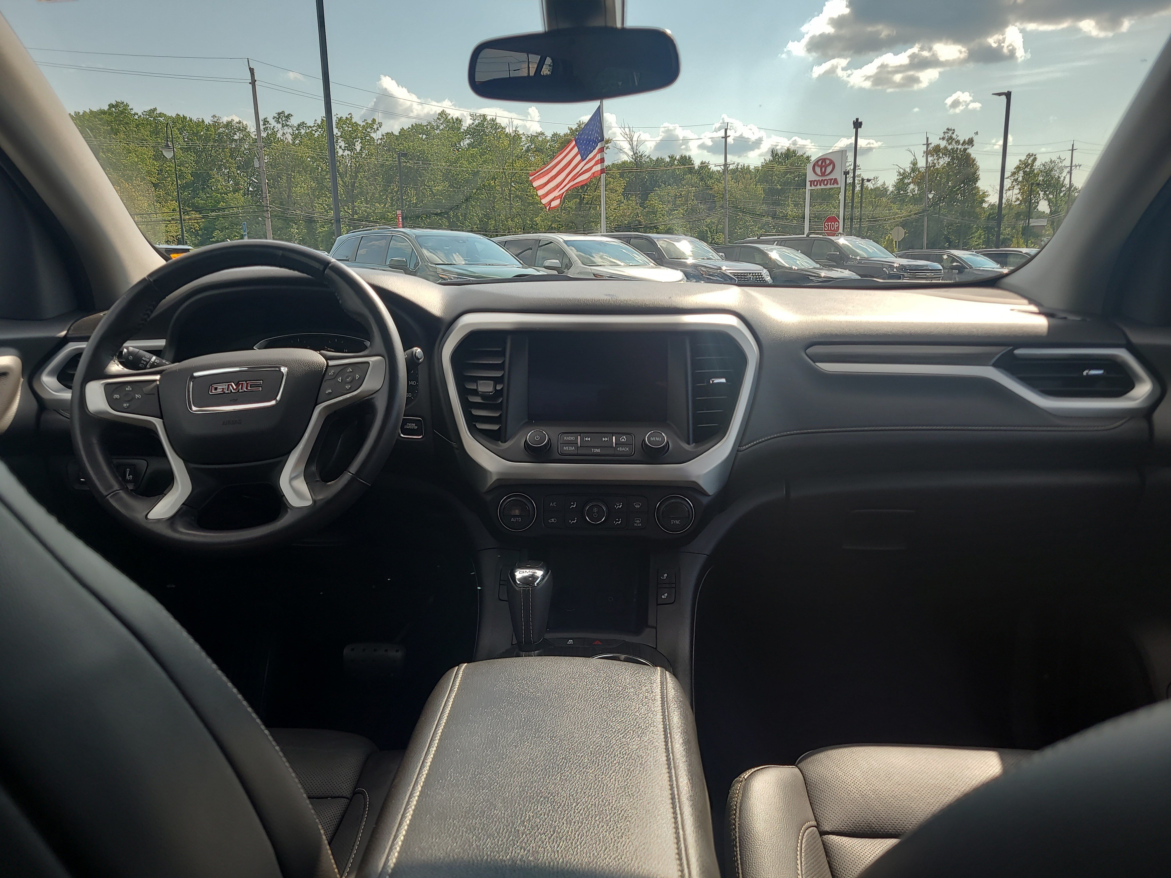 Used 2019 GMC Acadia SLT AWD/4WD image 18