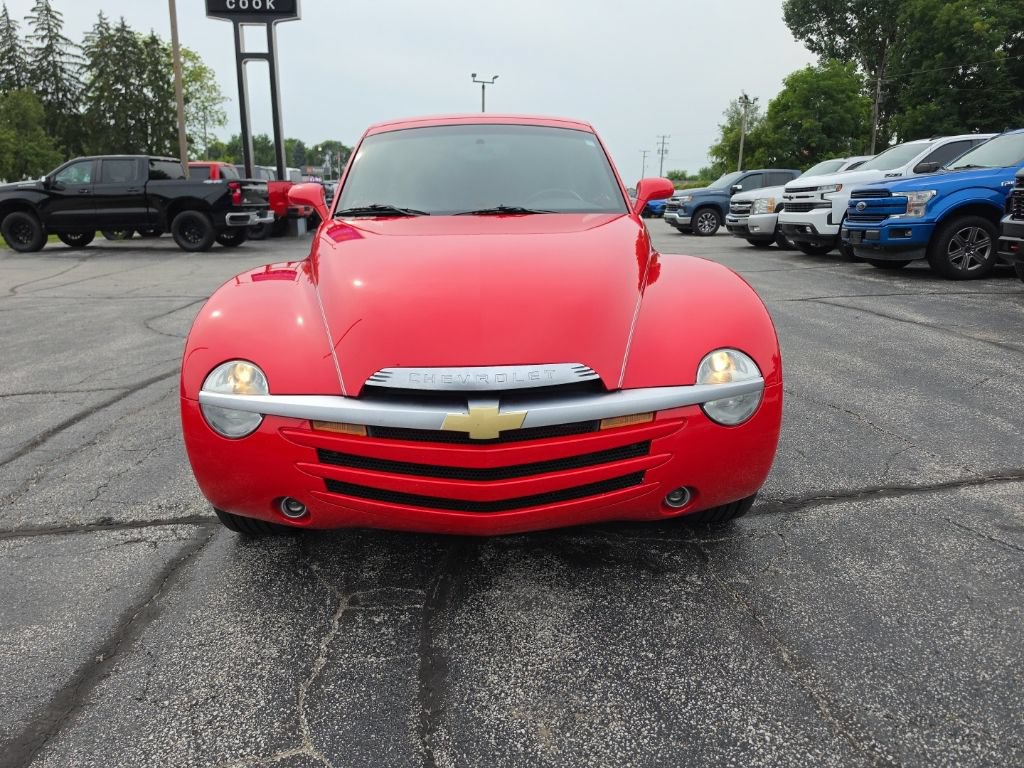 Used 2004 Chevrolet SSR w/ Preferred Equipment Group RWD image 2