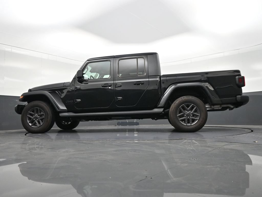 Used 2025 Jeep Gladiator Sport AWD/4WD image 23