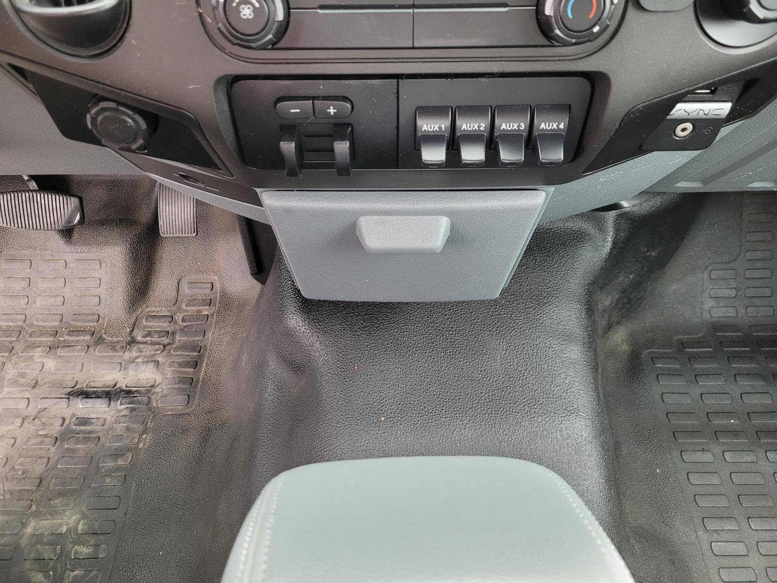 Used 2016 Ford F550 2WD Regular Cab Super Duty image 24