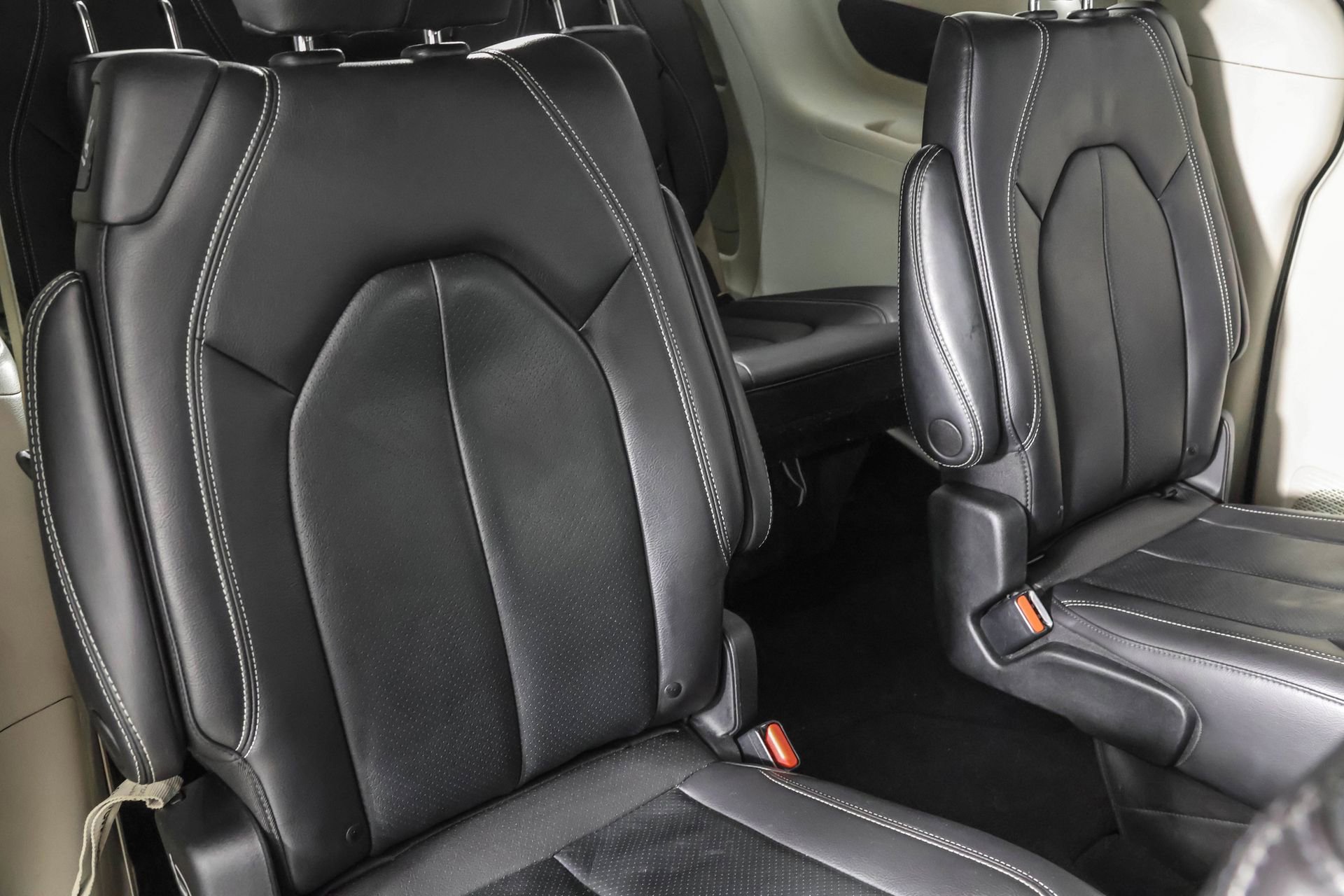 Used 2022 Chrysler Pacifica Touring-L image 41