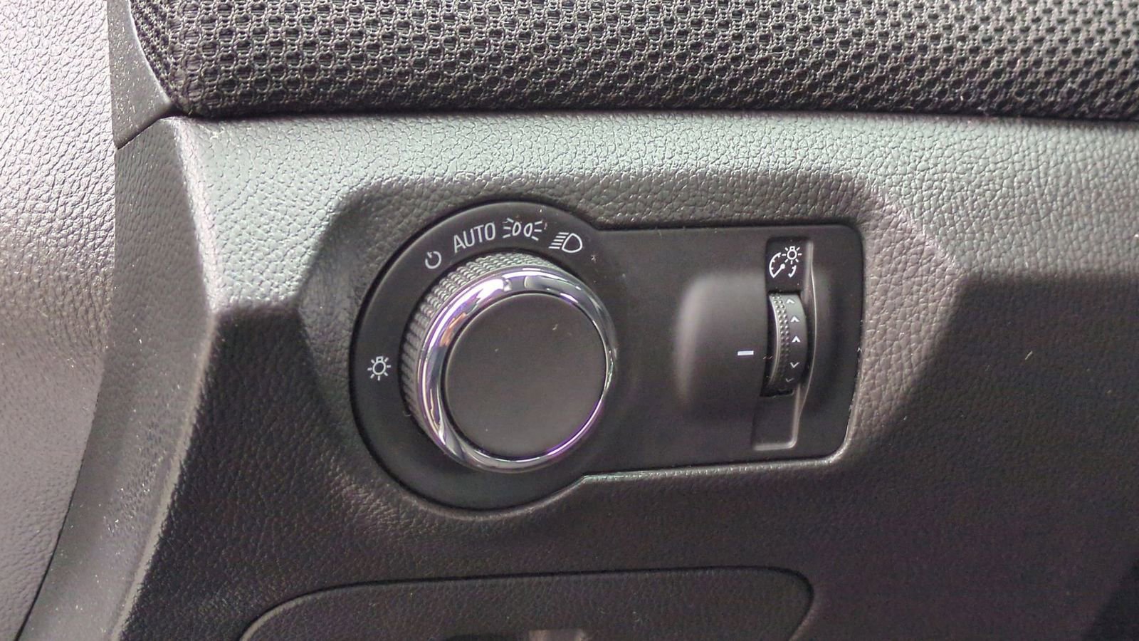 Used 2016 Chevrolet Cruze LT image 17