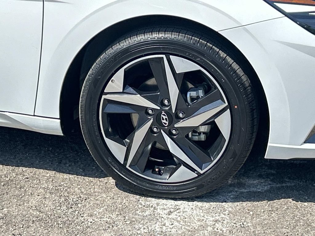 Certified 2023 Hyundai Elantra Limited FWD image 9