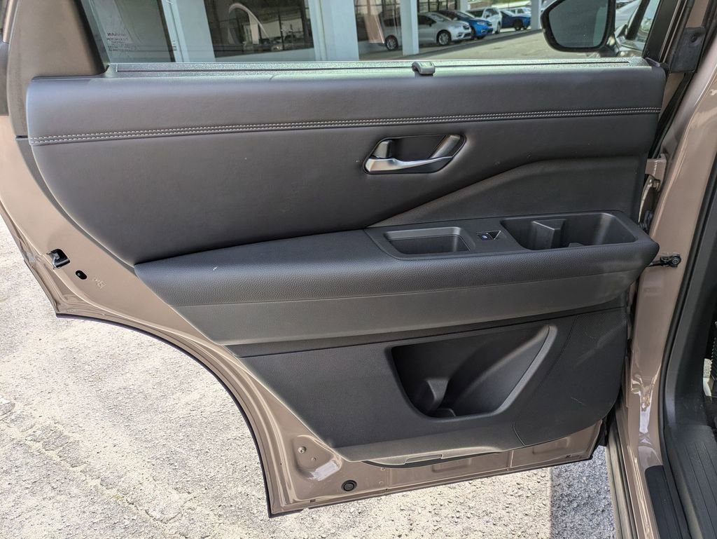 Used 2023 Nissan Pathfinder Platinum image 28