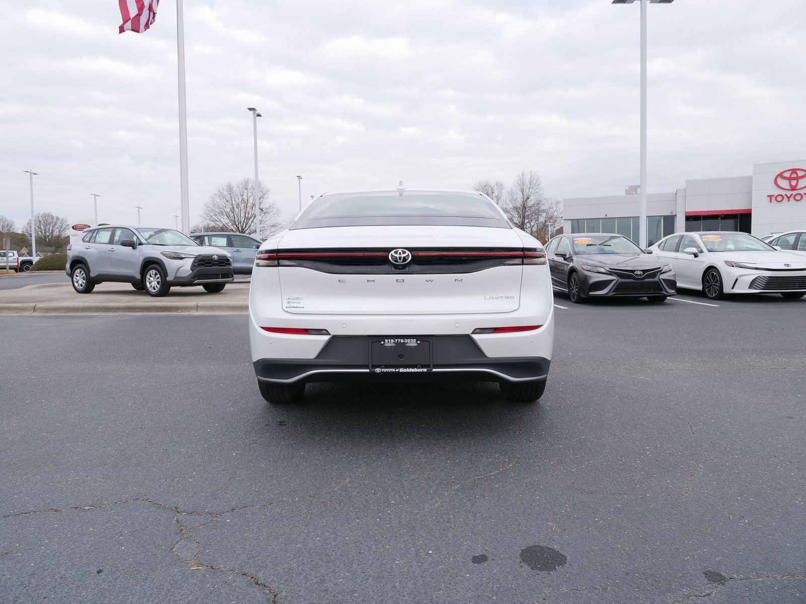 Used 2023 Toyota Crown Limited image 4