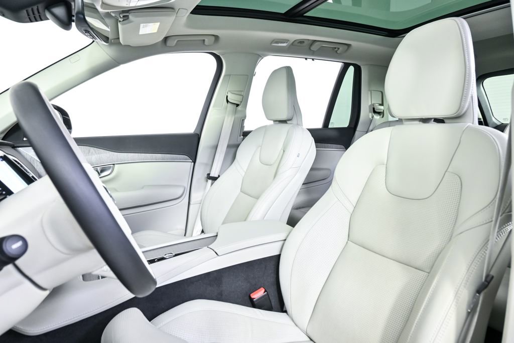 Certified 2024 Volvo XC90 B6 Ultimate w/ Protection Package image 7