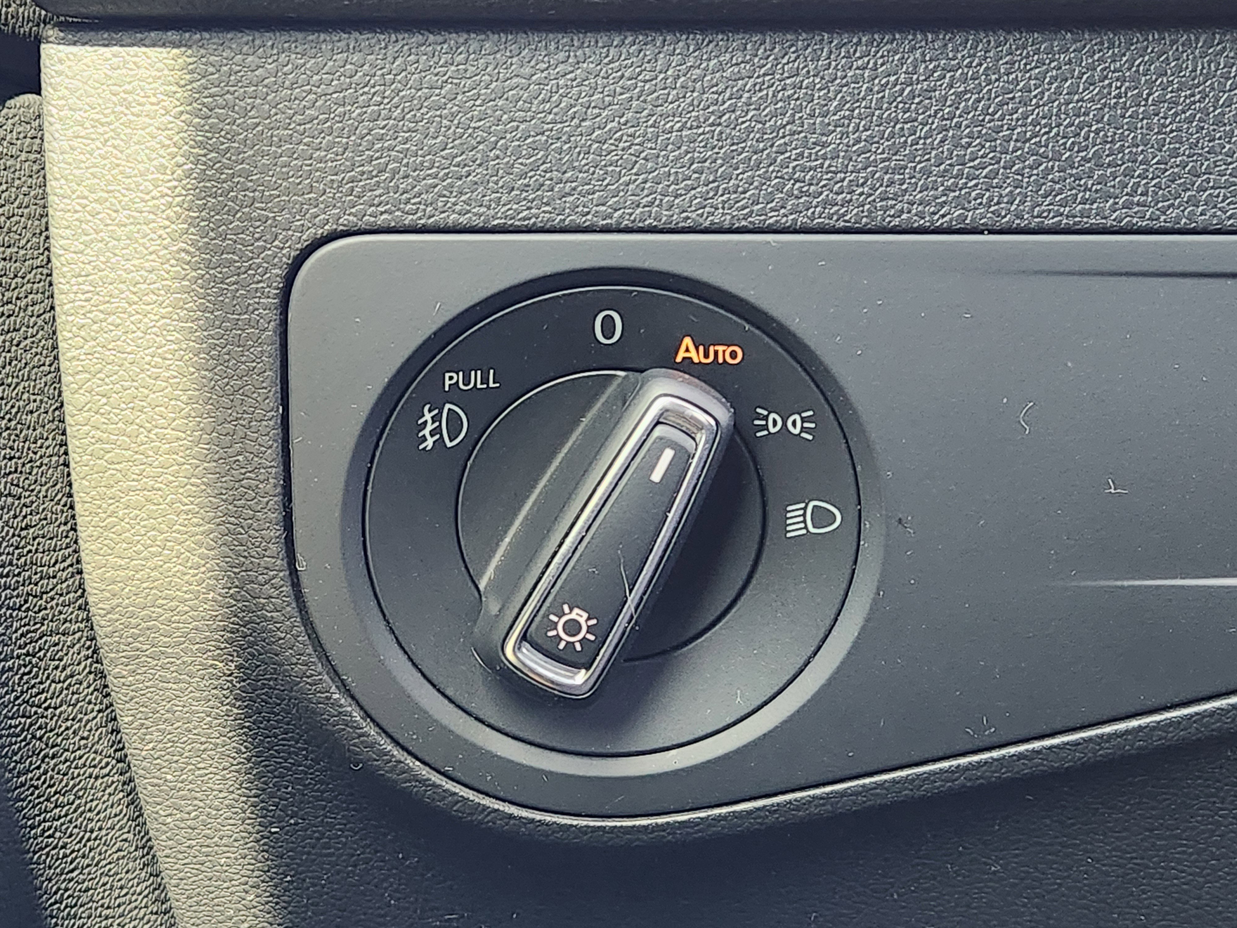 Used 2019 Volkswagen Tiguan SEL Premium image 22