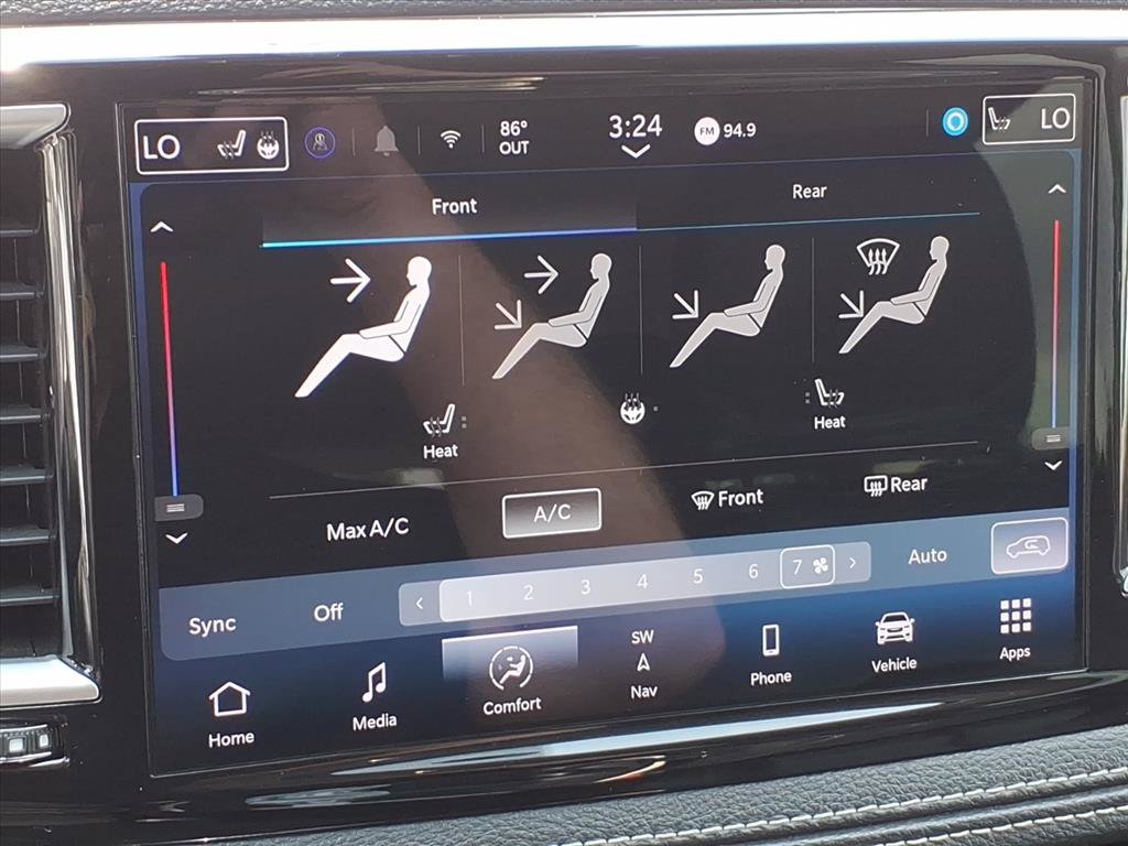 Used 2024 Chrysler Pacifica Limited FWD image 28