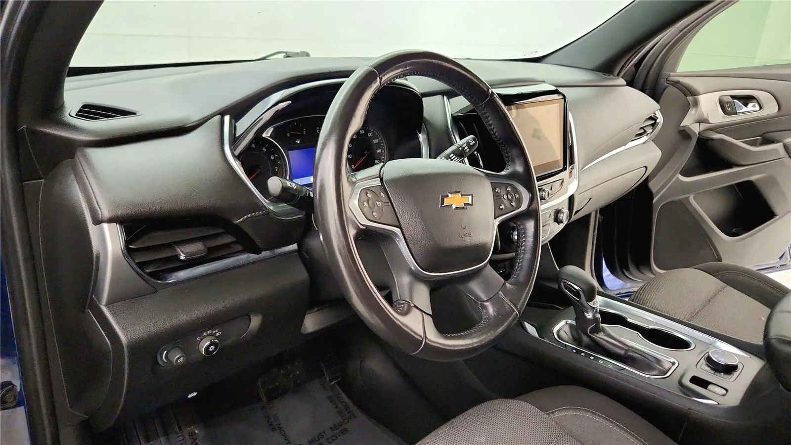Used 2022 Chevrolet Traverse LT image 23