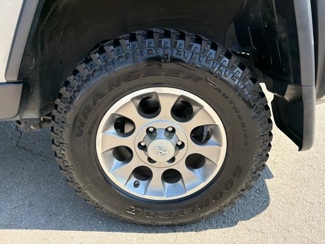 Used 2011 Toyota FJ Cruiser 4WD w/ Convenience Pkg image 31