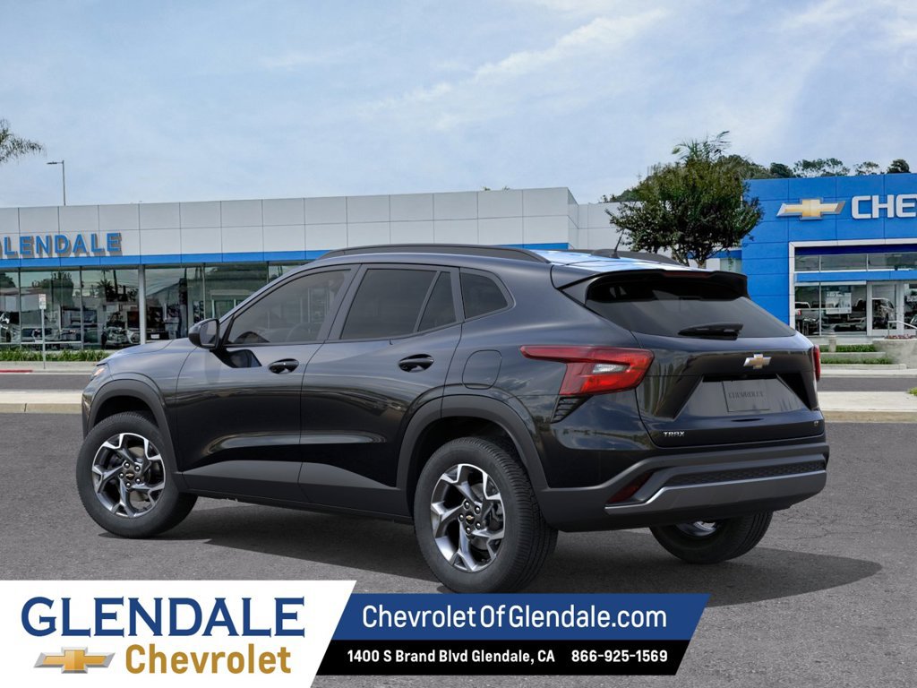 New 2026 Chevrolet Trax LT w/ Driver Confidence Package FWD image 3