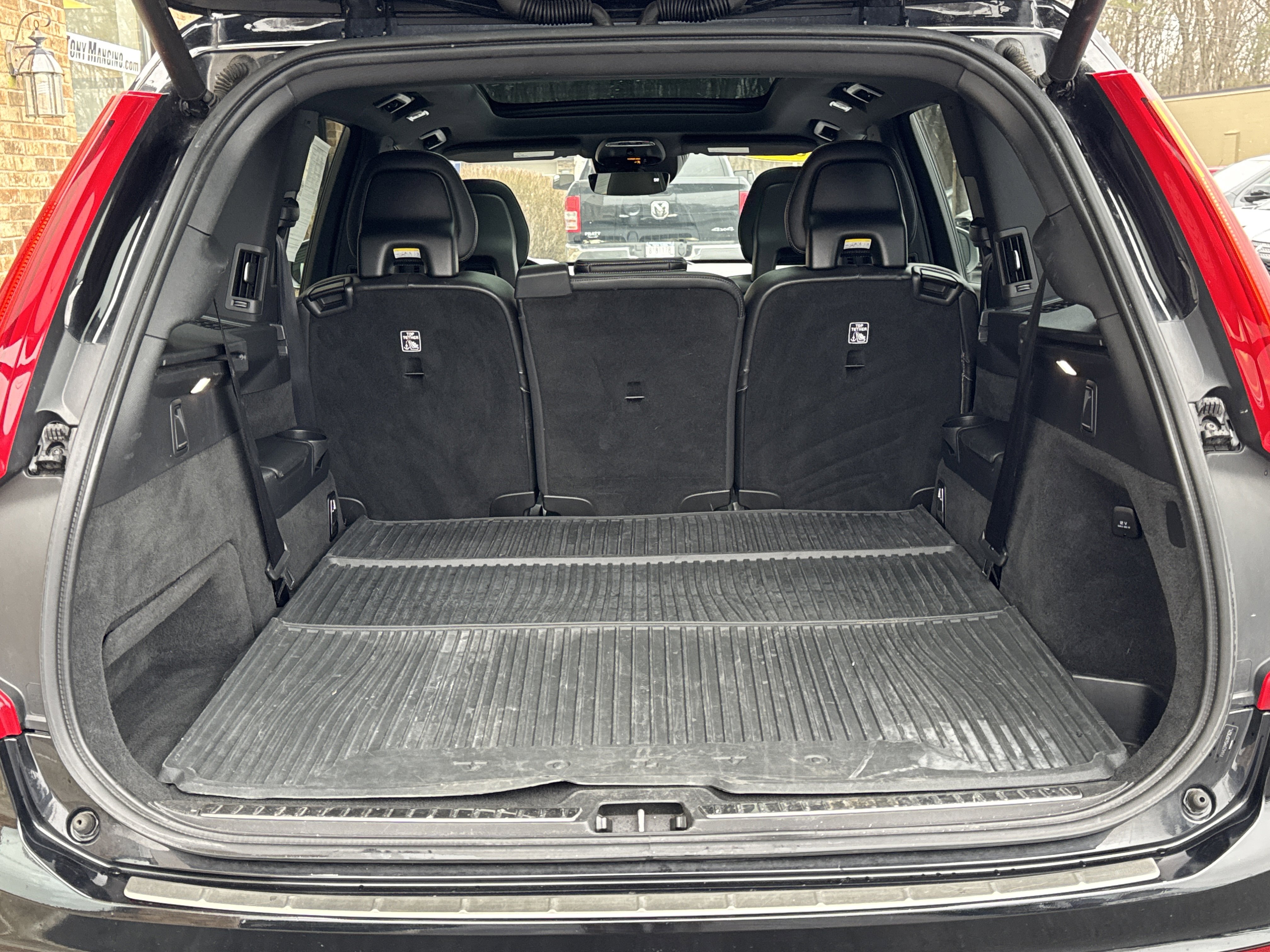 Used 2016 Volvo XC90 T6 R-Design w/ Vision Package image 13