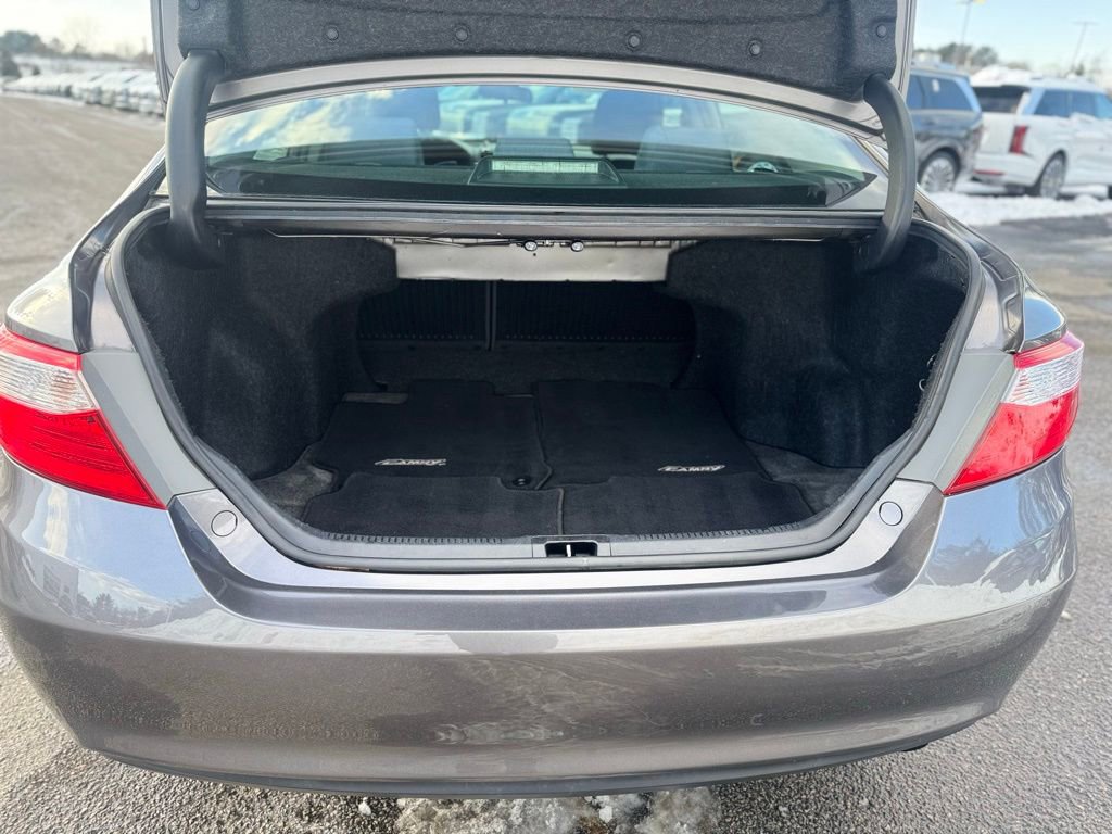 Used 2016 Toyota Camry LE image 7