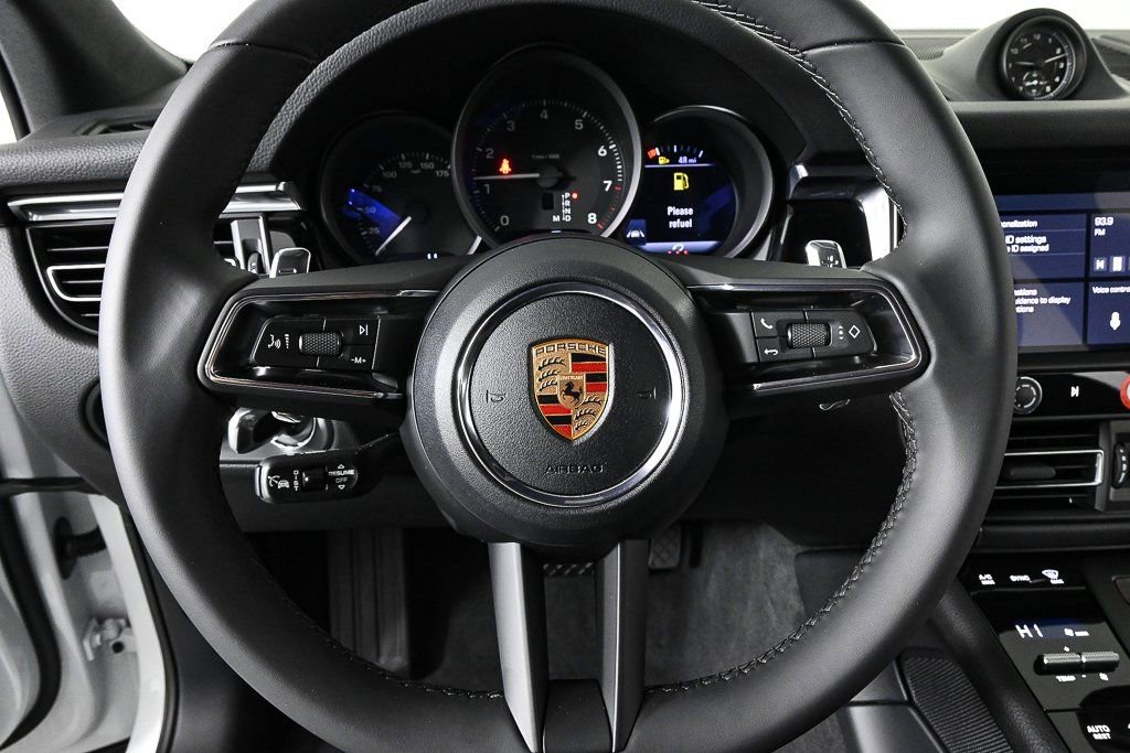New 2026 Porsche Macan AWD image 9