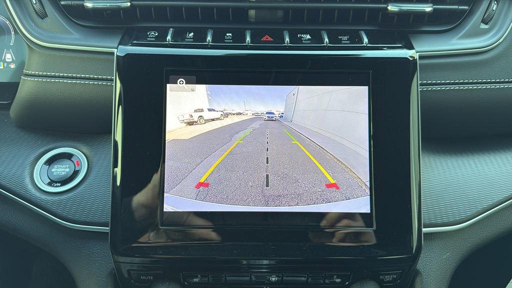 Used 2025 Jeep Grand Cherokee Altitude image 21