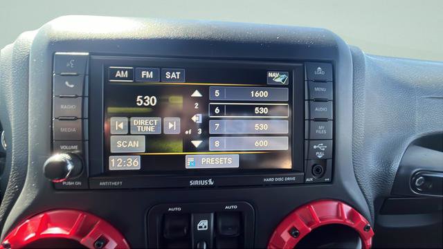 Used 2017 Jeep Wrangler Unlimited Rubicon image 15