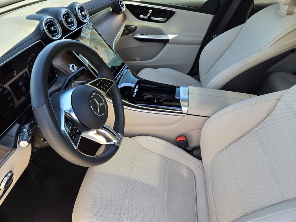Used 2025 Mercedes-Benz GLC 300 image 16