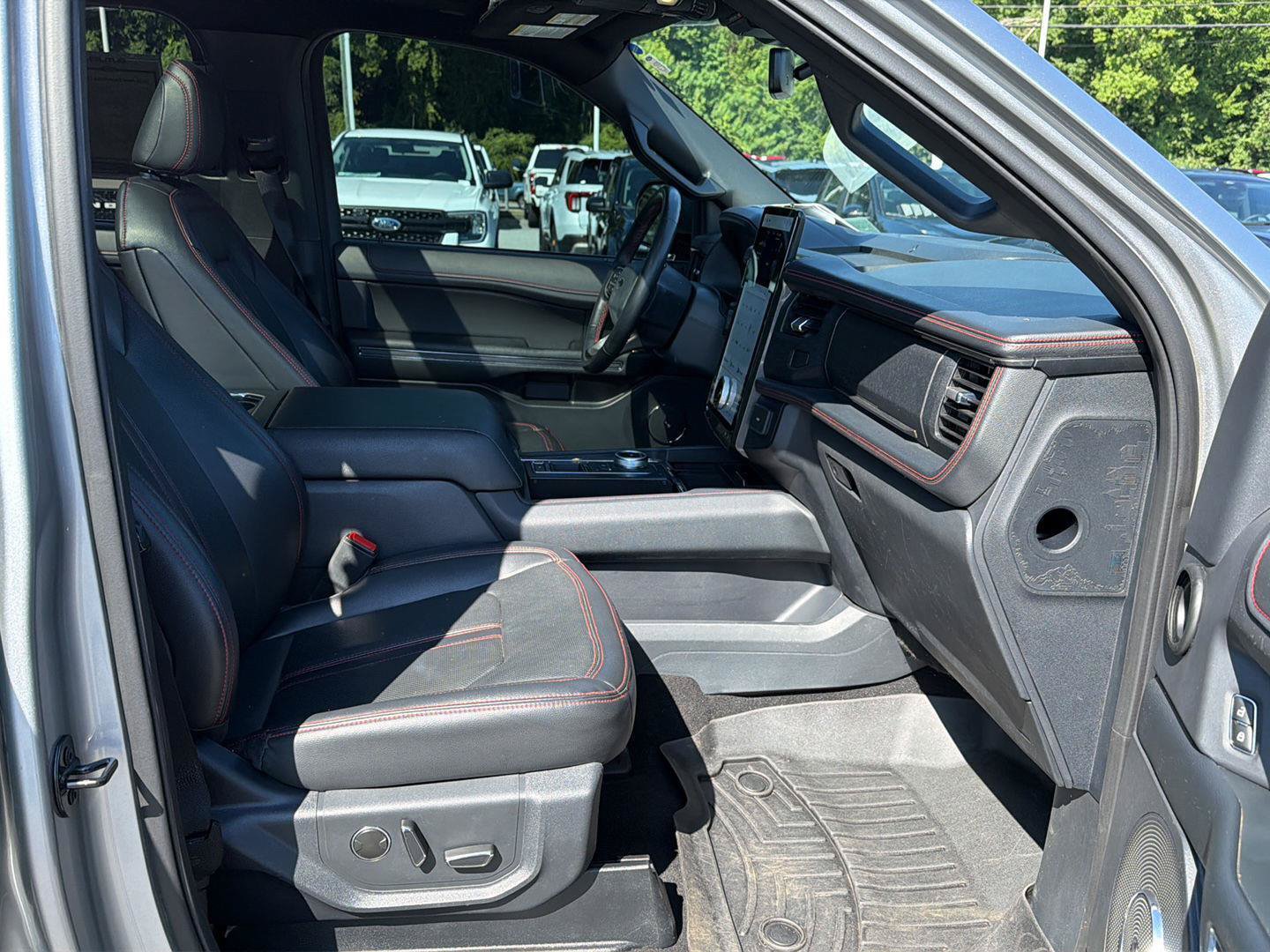 Used 2024 Ford Expedition Limited RWD image 15