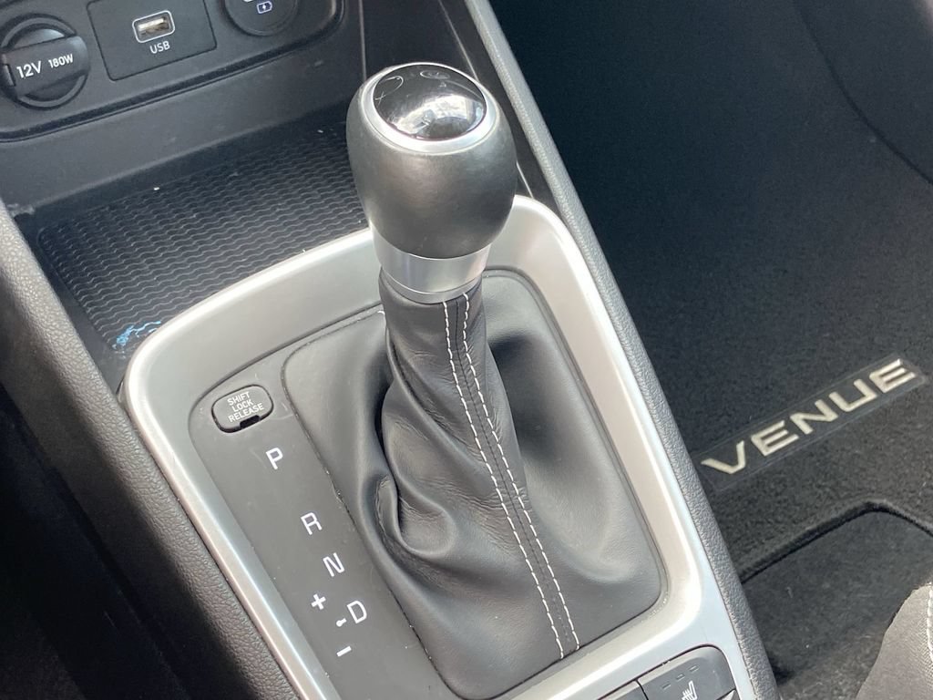 Used 2021 Hyundai Venue SEL w/ Premium Package FWD image 12