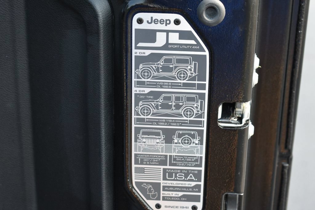 Used 2025 Jeep Wrangler Unlimited Rubicon AWD/4WD image 35