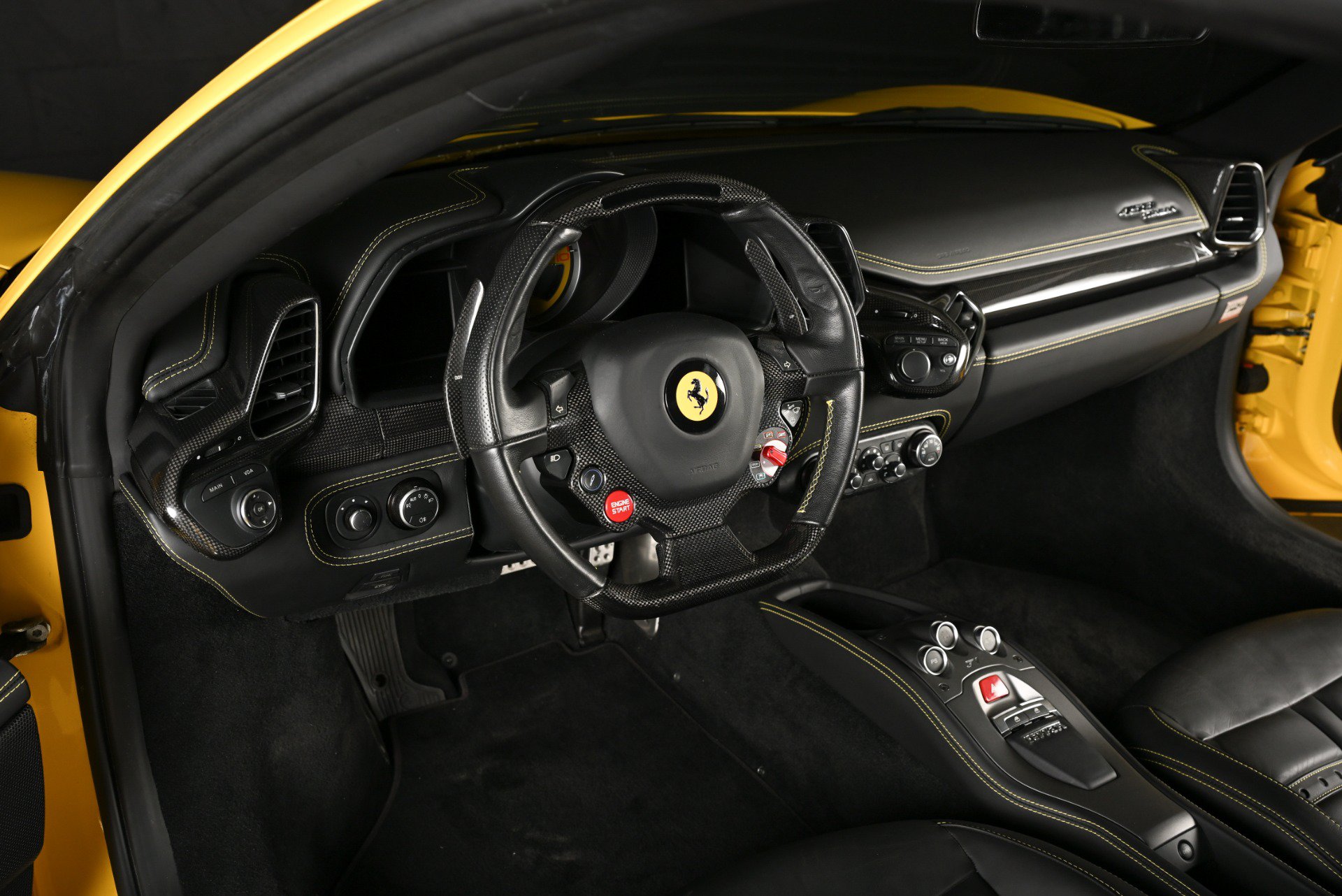 Used 2011 Ferrari 458 Italia Coupe RWD image 4