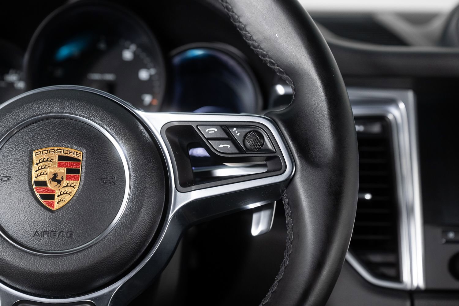 Used 2018 Porsche Macan image 33