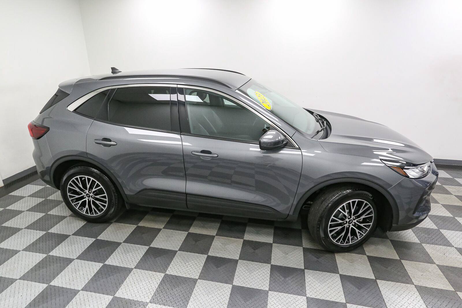 Used 2023 Ford Escape SE FWD image 5