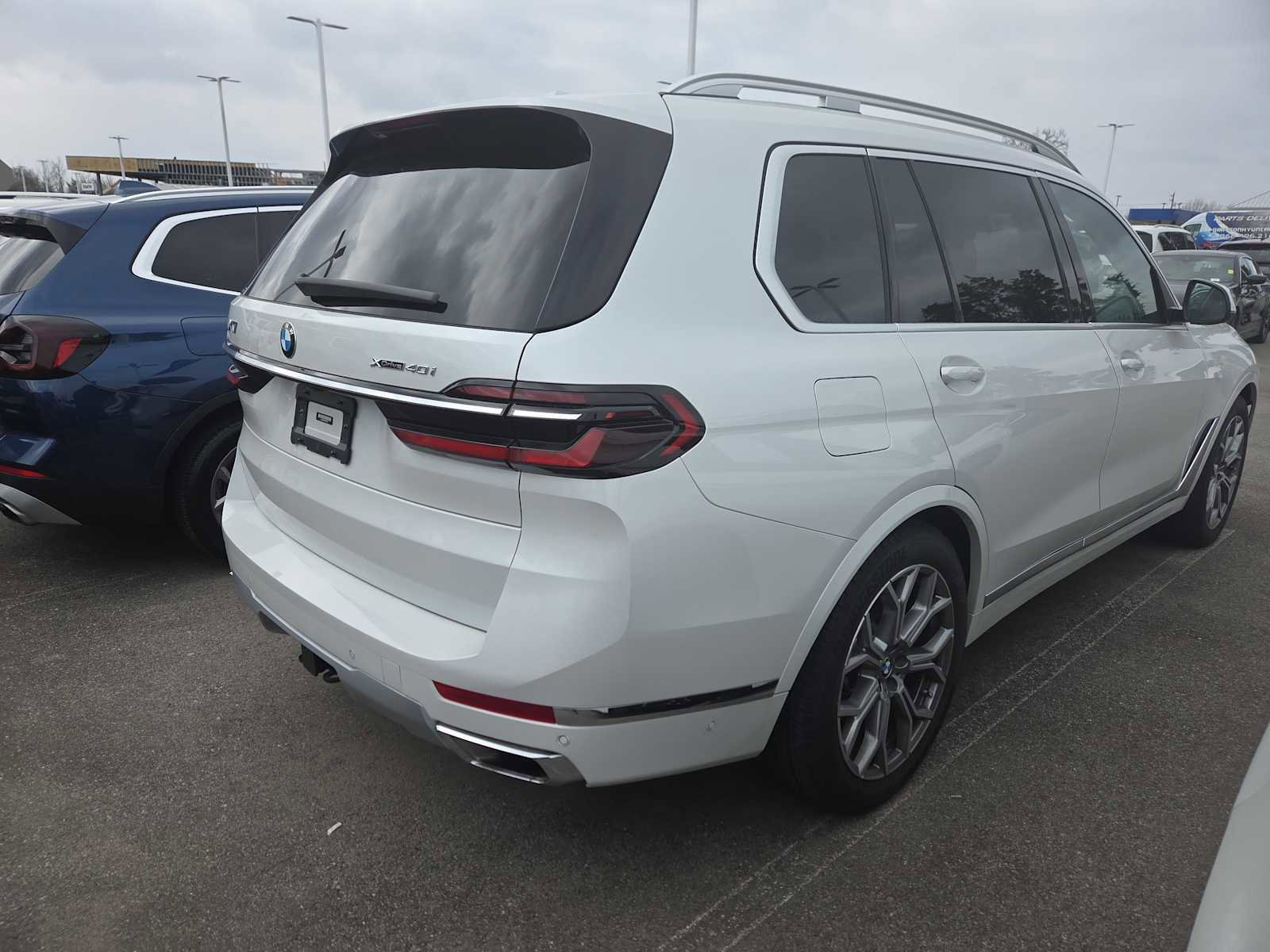 Used 2023 BMW X7 xDrive40i w/ Premium Package image 5