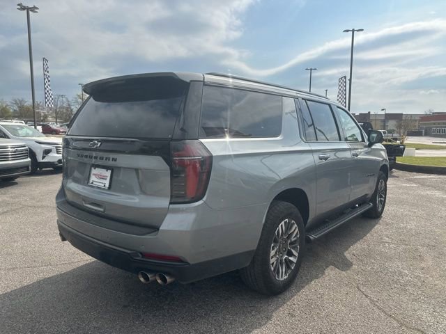 Used 2025 Chevrolet Suburban Z71 image 3