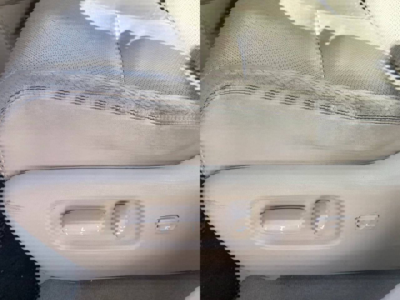 Used 2013 Lexus RX 450h AWD w/ Navigation Pkg image 6