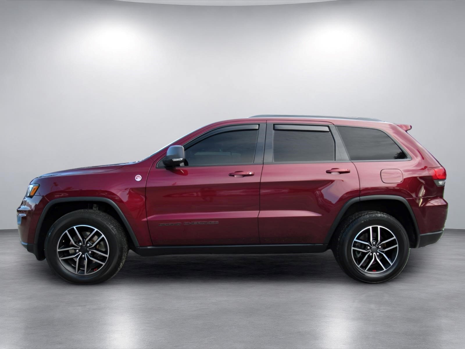 Used 2019 Jeep Grand Cherokee Trailhawk w/ Trailhawk Luxury Group AWD/4WD image 4