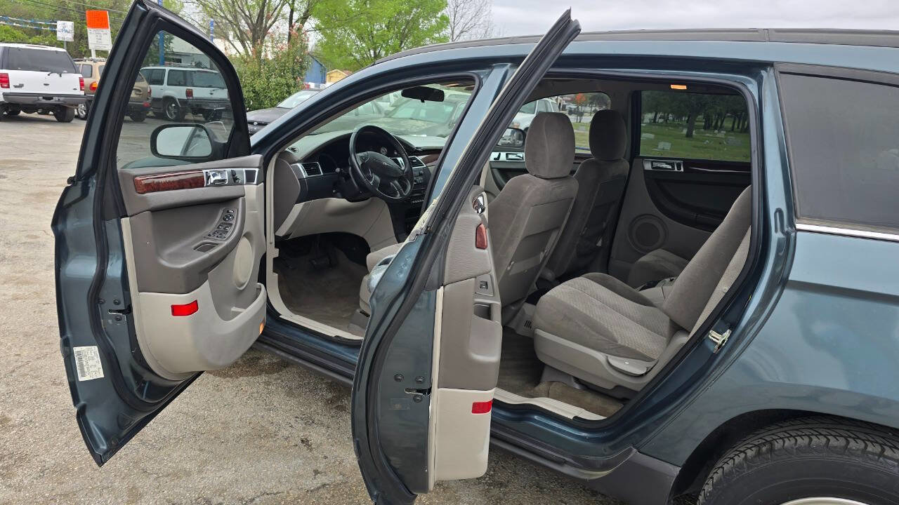 Used 2005 Chrysler Pacifica Touring image 8