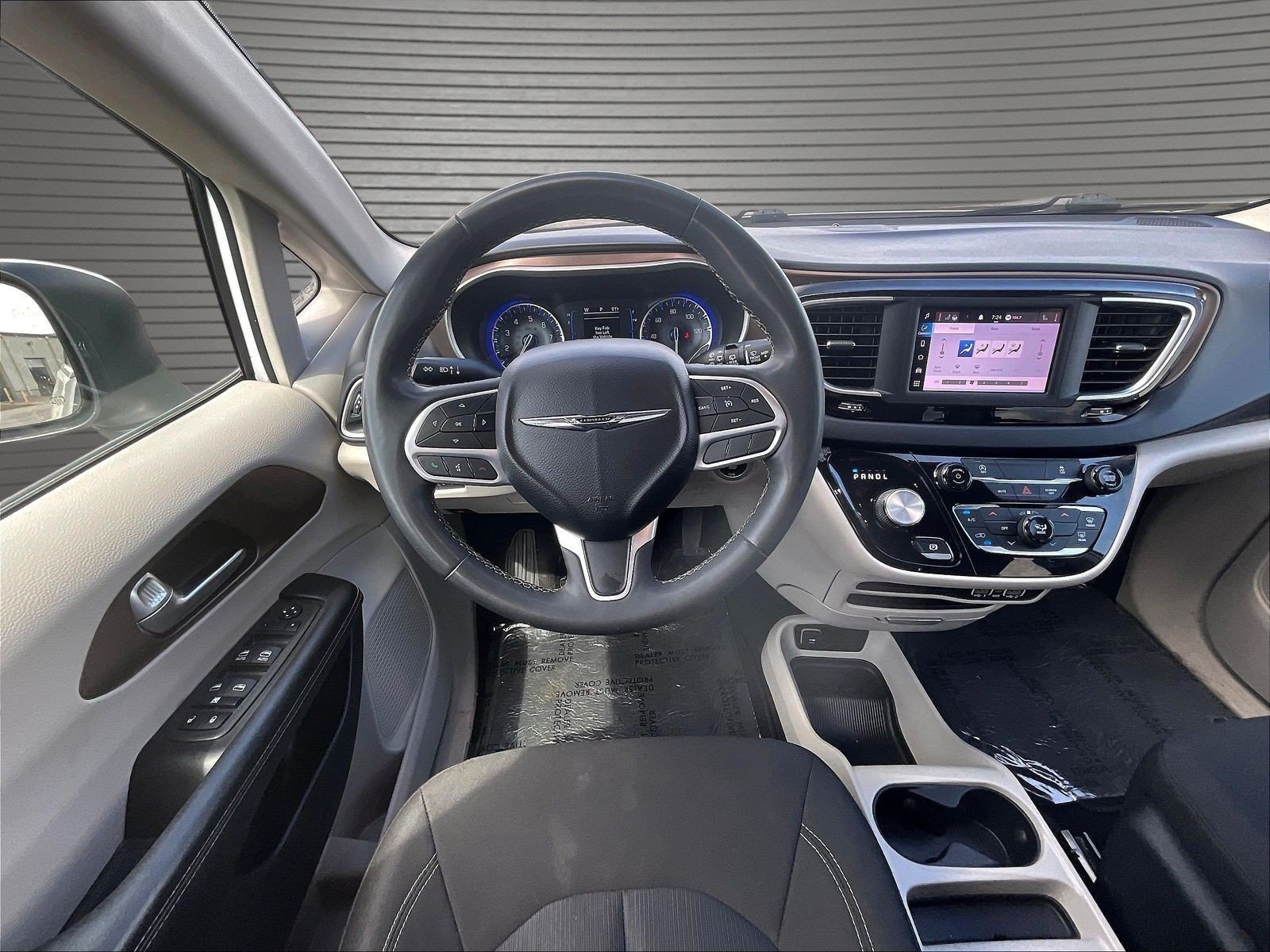 Used 2022 Chrysler Voyager LX FWD image 10
